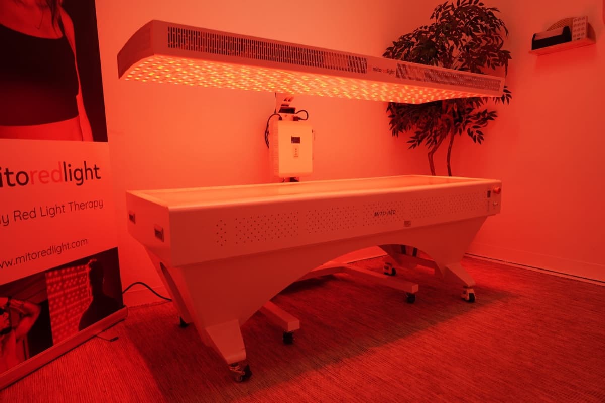 Red Light Therapy Beds Vs Panels: A Clinical Comparison